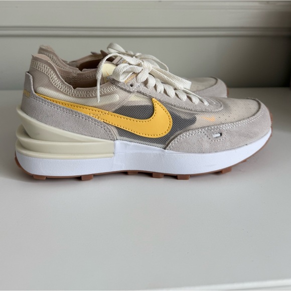 NWOT Nike Women’s Sneaker WAFFLE ONE 'SAIL COCONUT MILK' - Picture 2 of 12